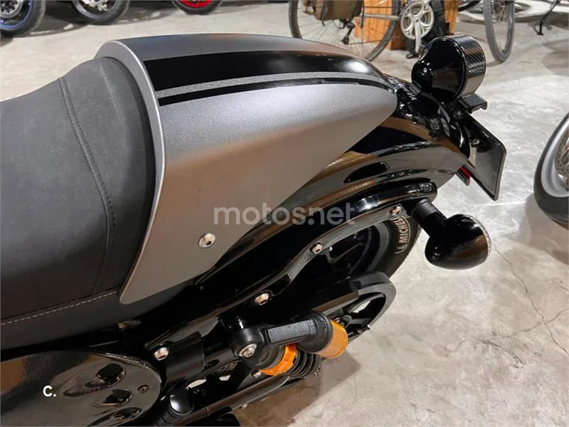 Yamaha XV 950 Racer – Vista 53