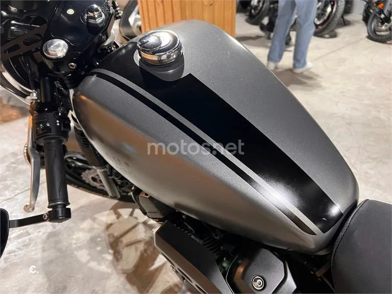 Yamaha XV 950 Racer – Vista 54