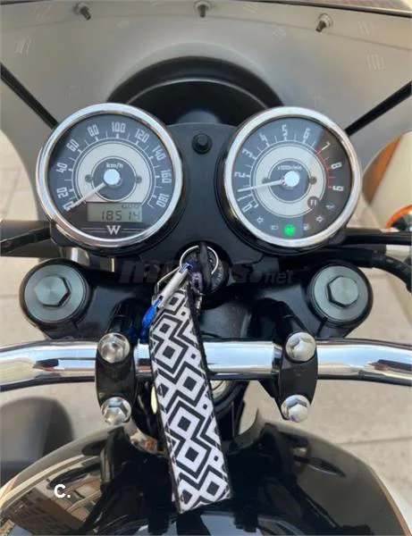 Kawasaki W 800 – Vista 5