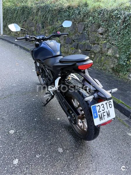 Honda CB 125 R – Vista 5