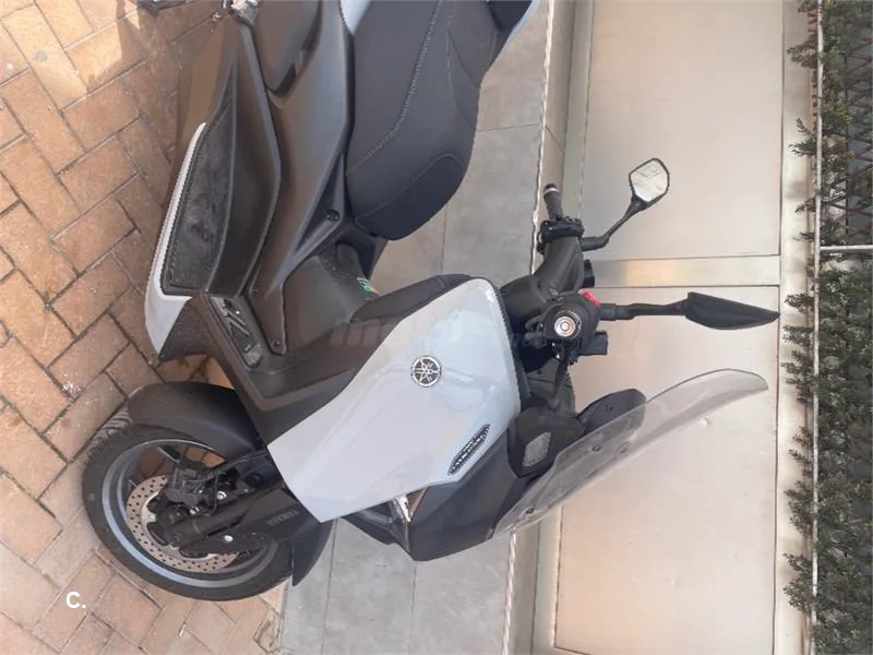 Yamaha XMAX 125 – Vista 3