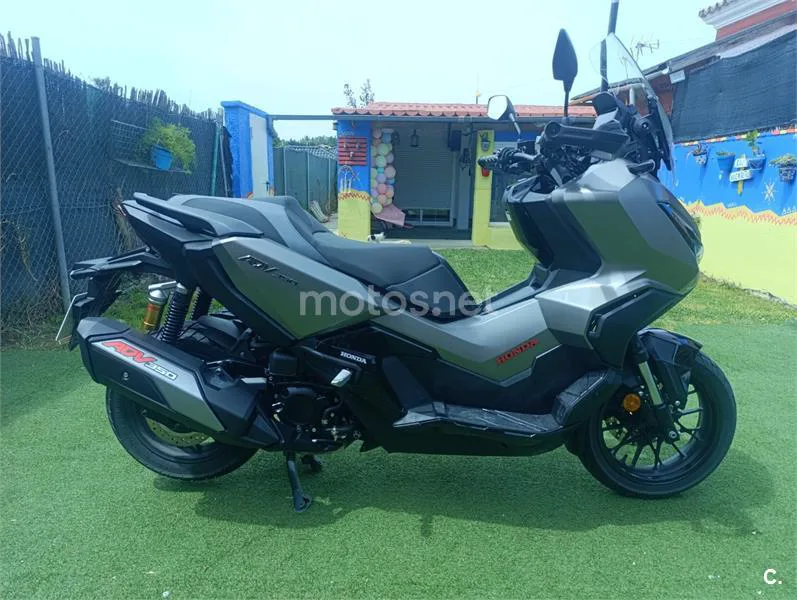 Honda ADV 350 – Vista 4