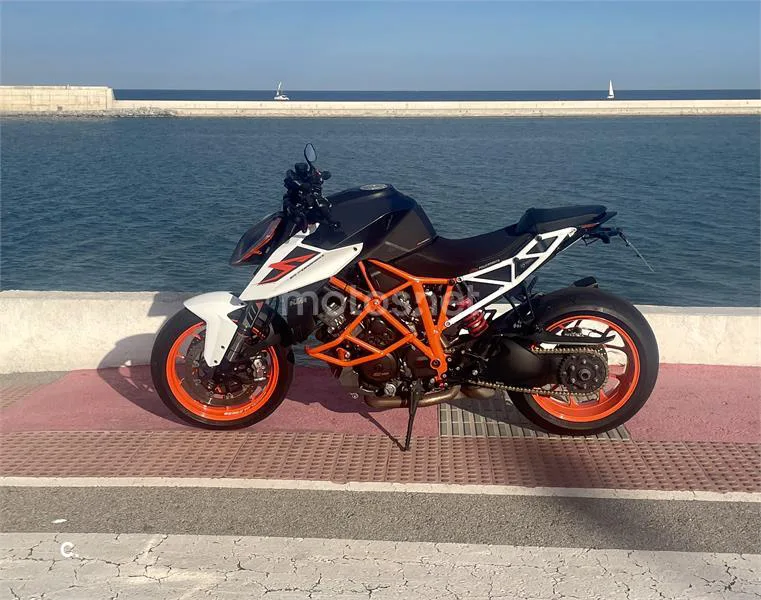 KTM 1290 Super Duke R – Vista 2
