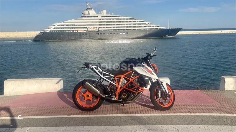 KTM 1290 Super Duke R – Vista 4
