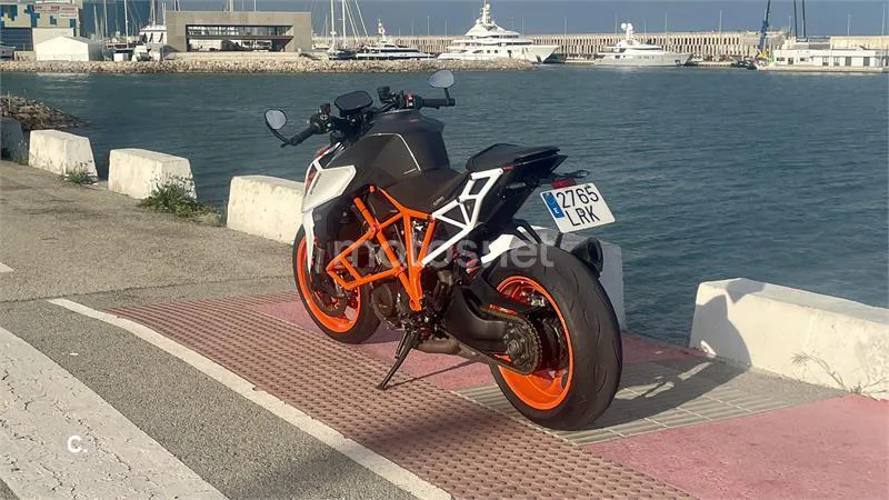 KTM 1290 Super Duke R – Vista 5