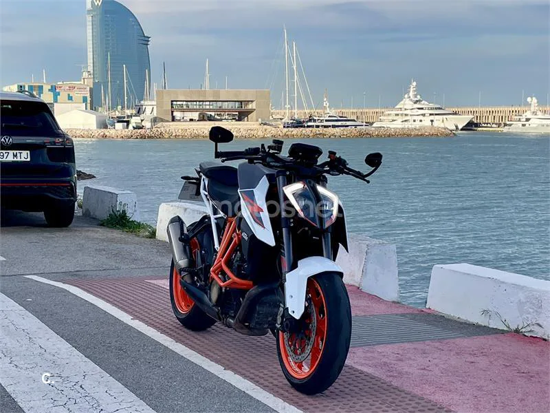 KTM 1290 Super Duke R – Vista 6