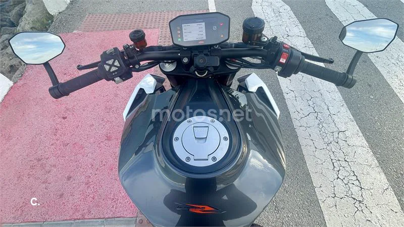 KTM 1290 Super Duke R – Vista 7