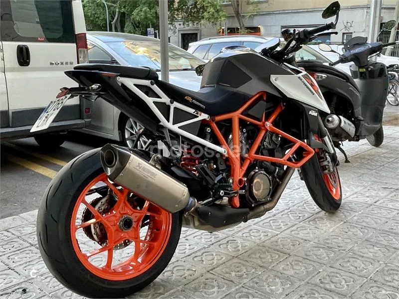 KTM 1290 Super Duke R – Vista 8