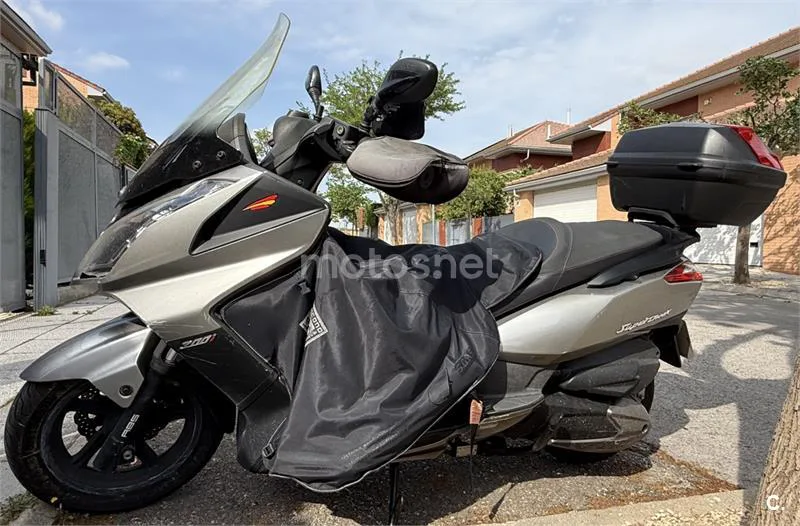 Kymco Super Dink 300i – Vista 4