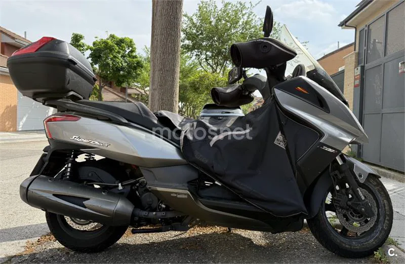 Kymco Super Dink 300i – Vista 6