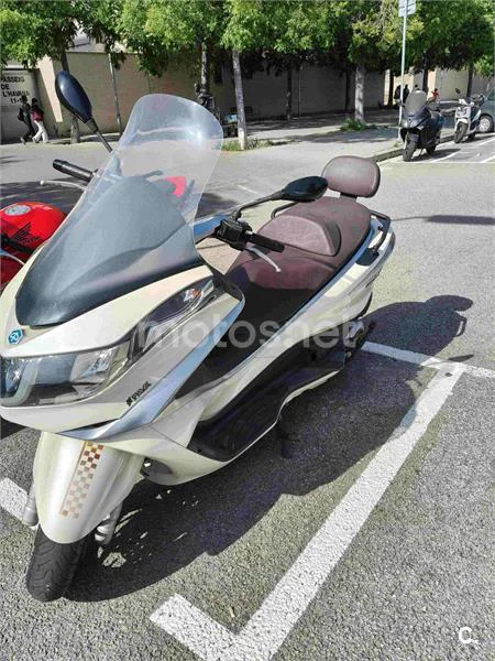 Piaggio X10 500 Executive – Vista 2