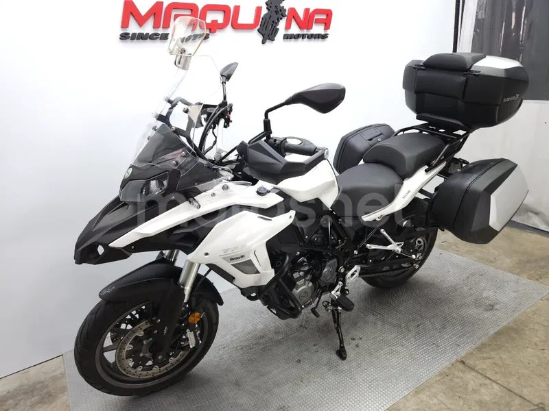 Benelli TRK 502 – Vista 20