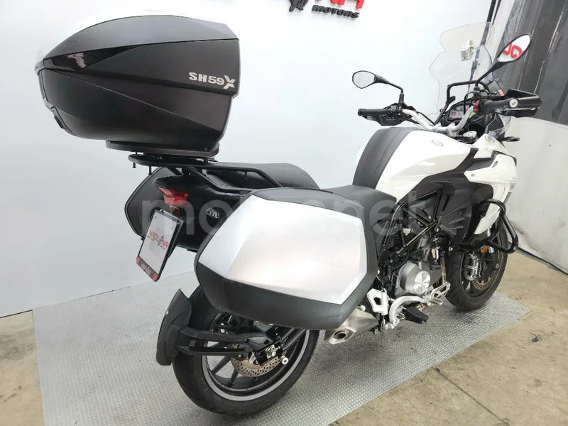 Benelli TRK 502 – Vista 4