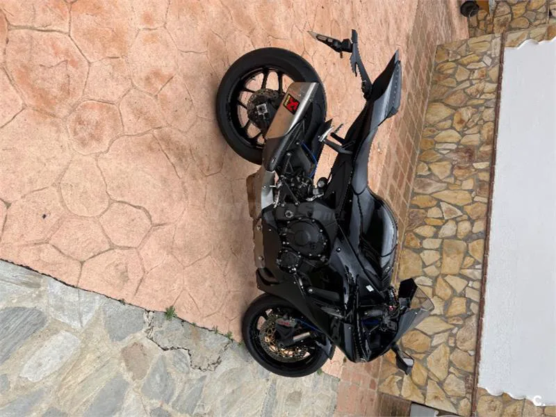 Yamaha R1 – Vista 4