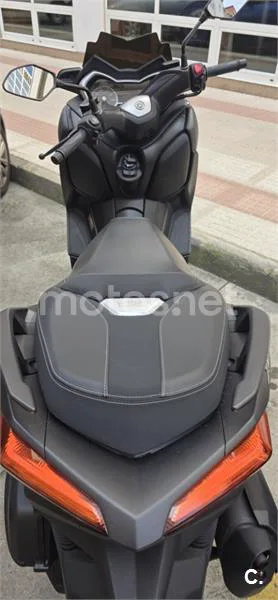 Yamaha XMAX 300 – Vista 7