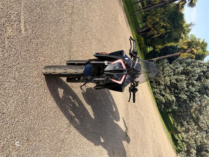 KTM 1290 Super Duke R – Vista 2