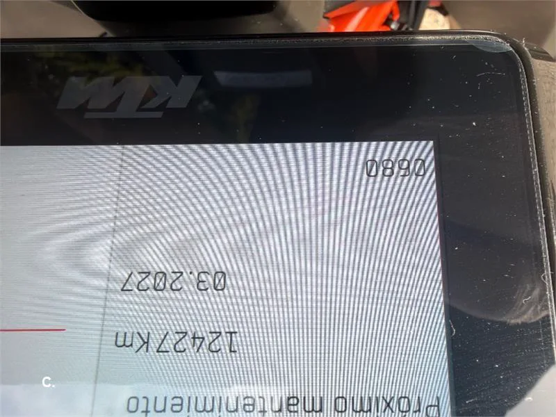 KTM 1290 Super Duke R – Vista 4