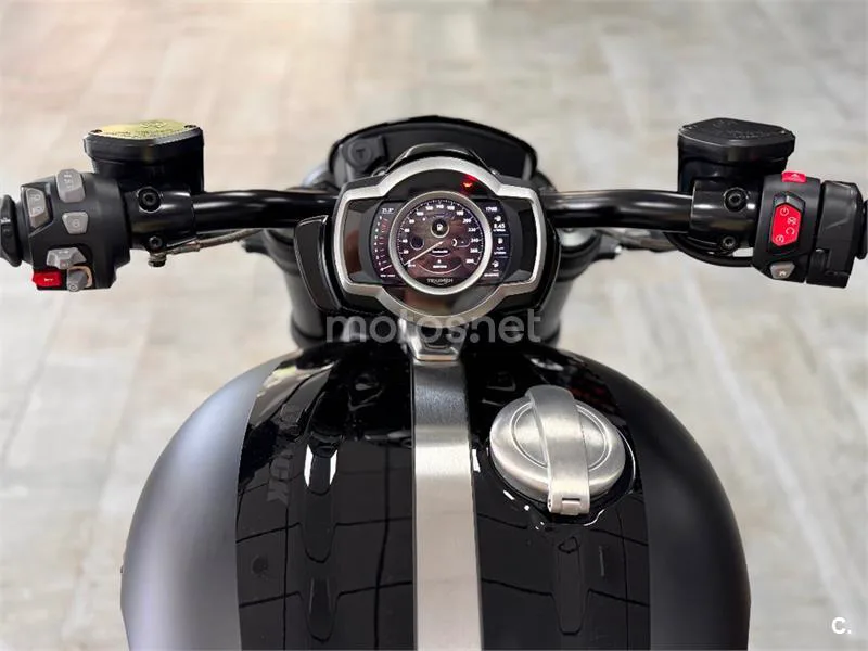 Triumph Rocket 3 – Vista 10