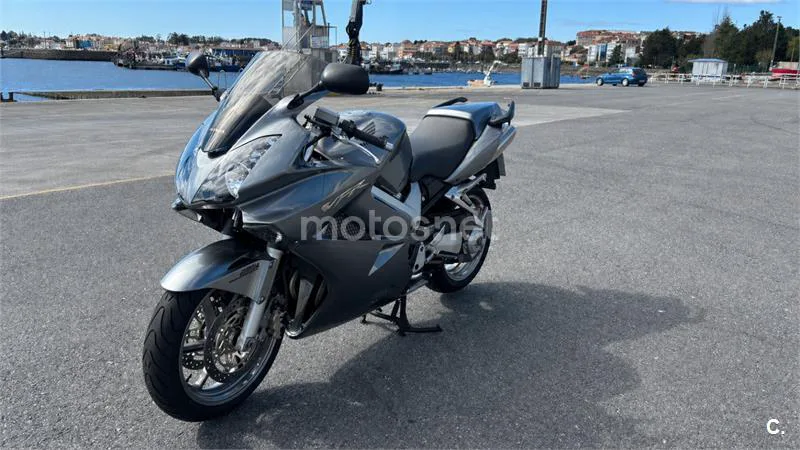 Honda VFR 800 FI – Vista 3
