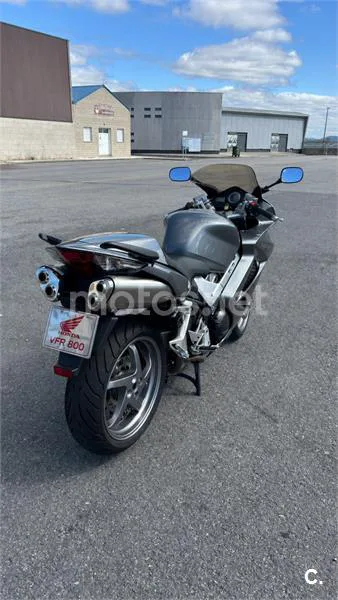 Honda VFR 800 FI – Vista 5