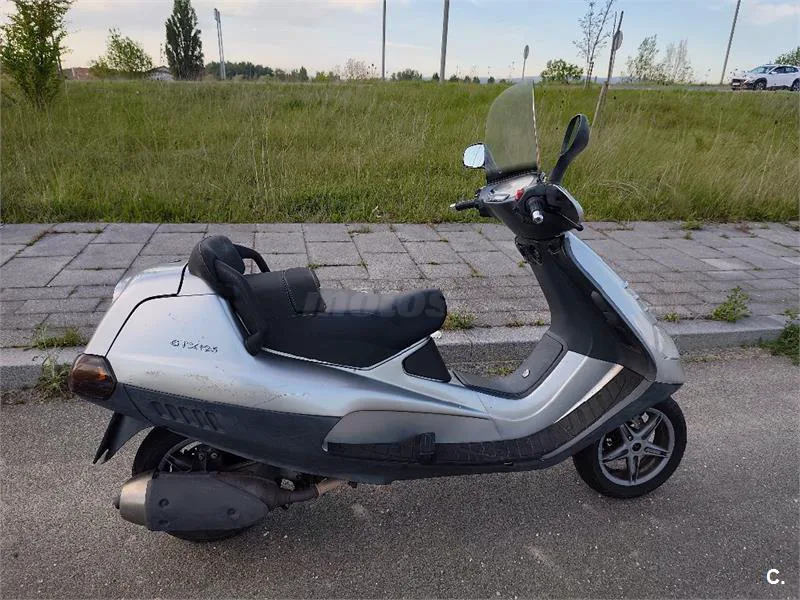 Piaggio SuperHexagon GTX 125 – Vista 8