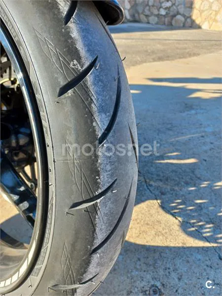 Suzuki GSX R1000 – Vista 8