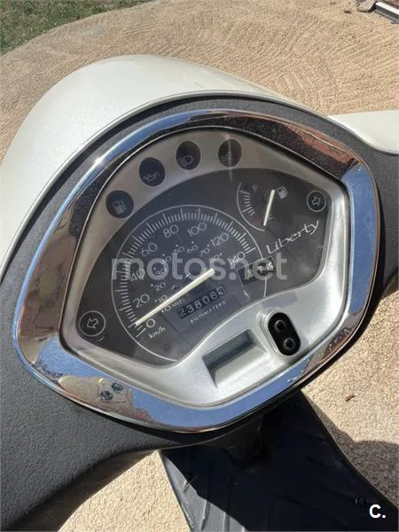 Piaggio LIBERTY 125 4T – Vista 3