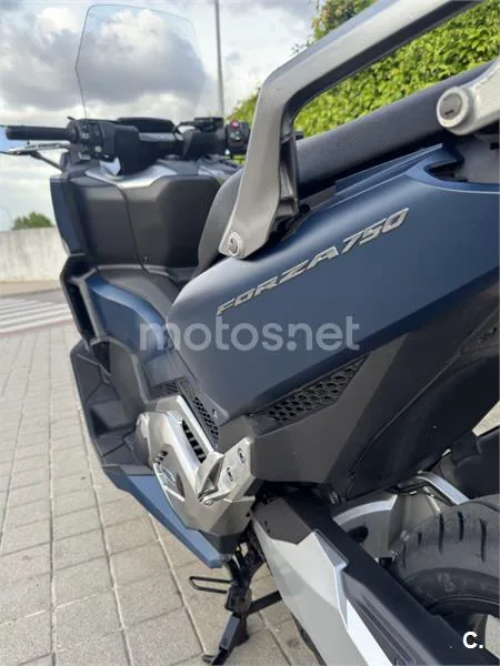 Honda Forza 750 – Vista 6