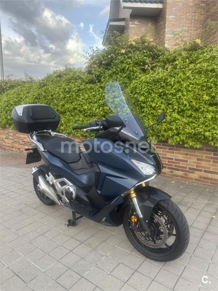 Honda Forza 750 – Vista 9