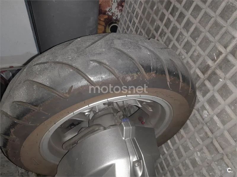 Suzuki Burgman 400 – Vista 9