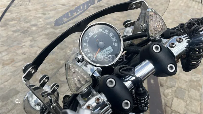 Triumph Speedmaster 900 – Vista 7