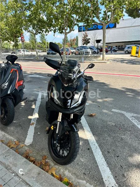 Honda ADV 350 – Vista 2