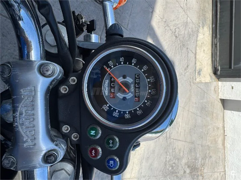 Triumph Bonneville 900 – Vista 2