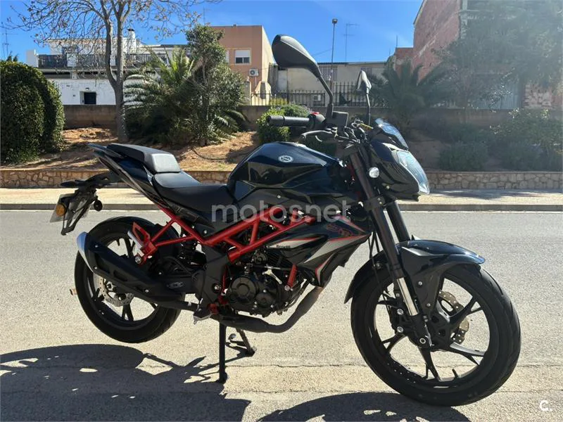 Benelli BN 125 – Vista 2