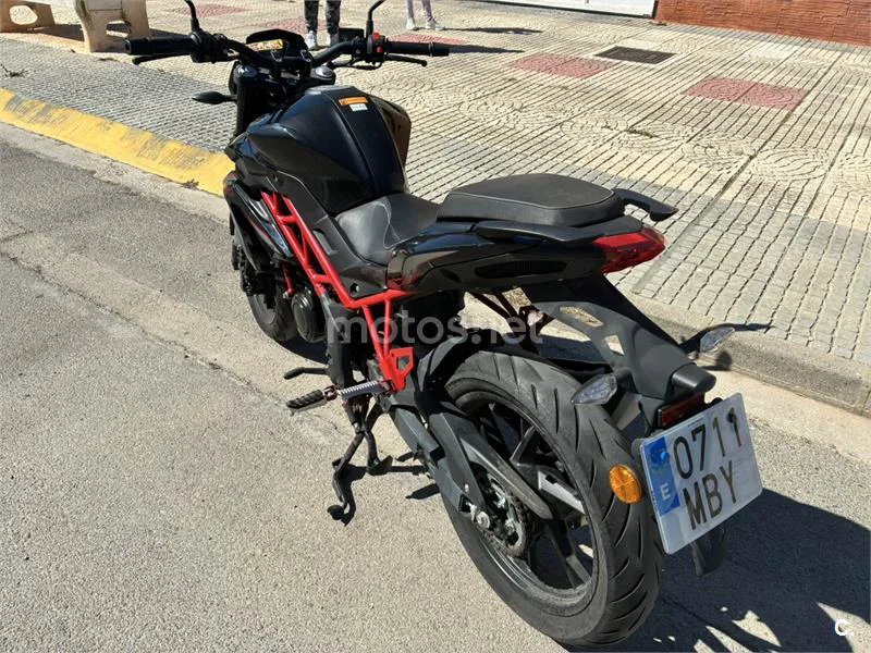 Benelli BN 125 – Vista 3