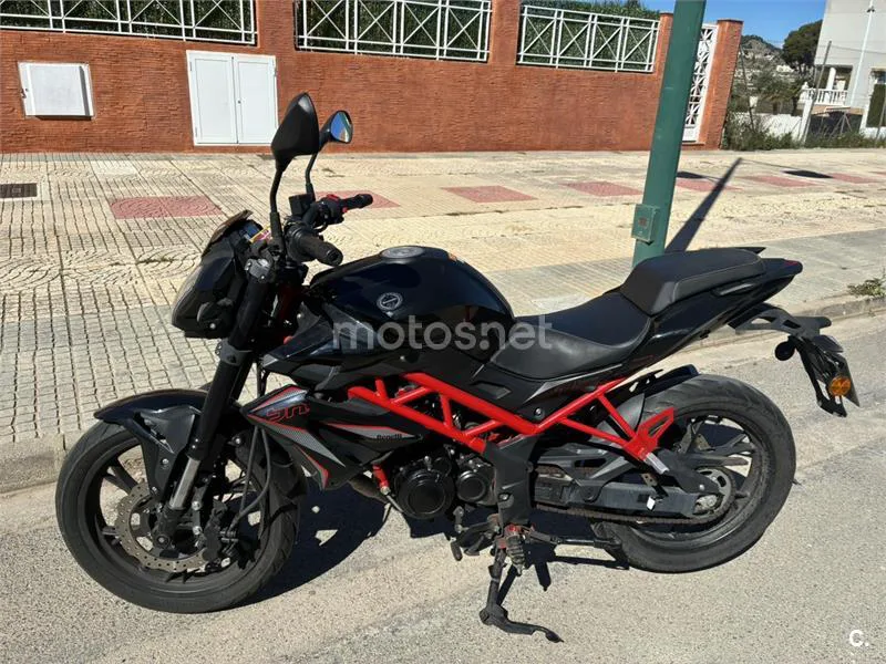 Benelli BN 125 – Vista 4