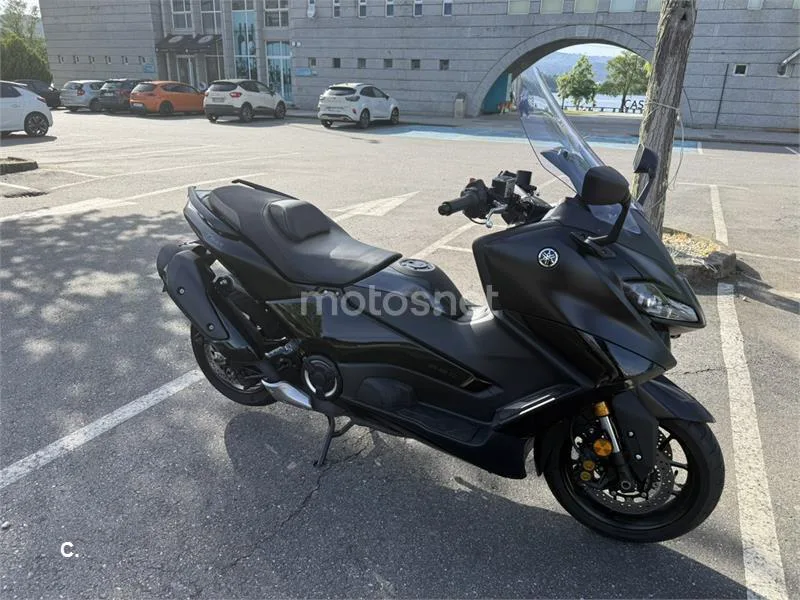 Yamaha TMAX – Vista 3