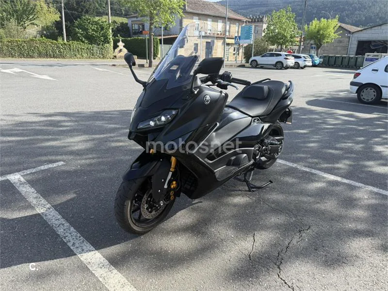 Yamaha TMAX – Vista 4