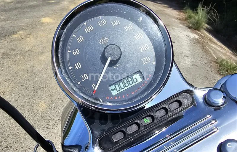 Harley-Davidson Sportster Superlow – Vista 16