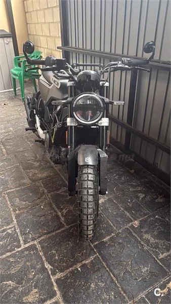 Husqvarna Svartpilen 125 – Vista 2