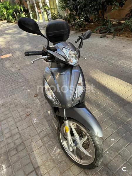 Honda Vision – Vista 3