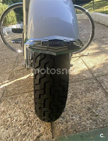 Harley-Davidson Softail Deluxe – Vista 8