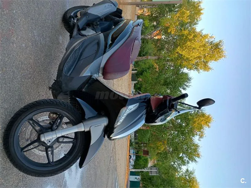 Piaggio Beverly Sport Touring 350 – Vista 3