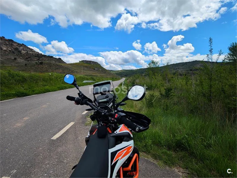 KTM 690 SMC R - Vista 7