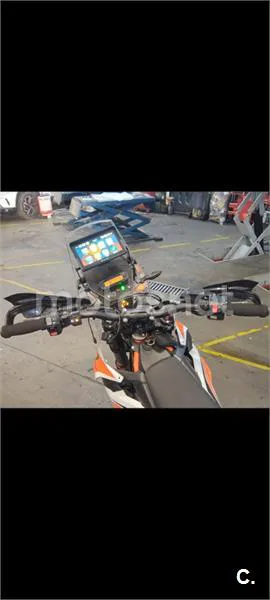 KTM 690 SMC R - Vista 9