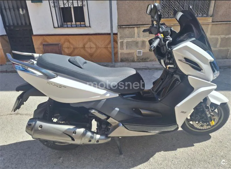 Kymco K-XCT 125i – Vista 8