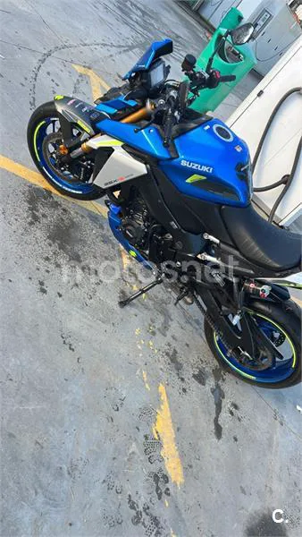 Suzuki GSX-S – Vista 4