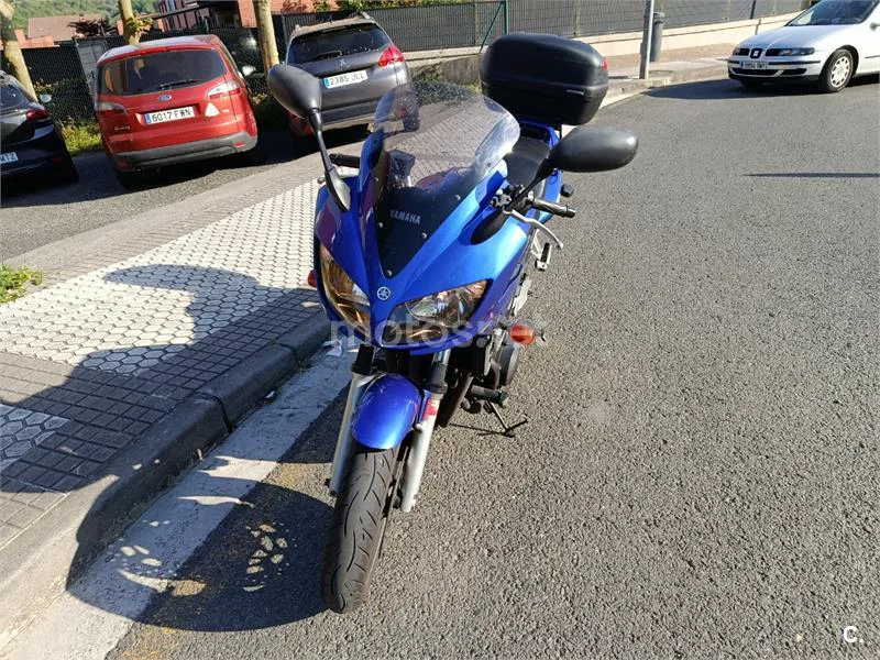 Yamaha FZS 600 Fazer – Vista 3