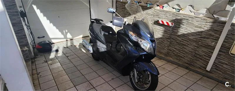 Suzuki Burgman 400 – Vista 9