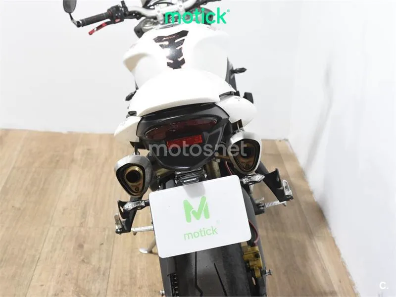 Triumph Street Triple – Vista 6